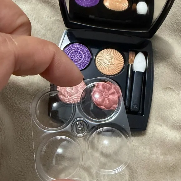 CHANEL Eyeshadow Palette 239 Bouton Baroque - Picture 3 of 10